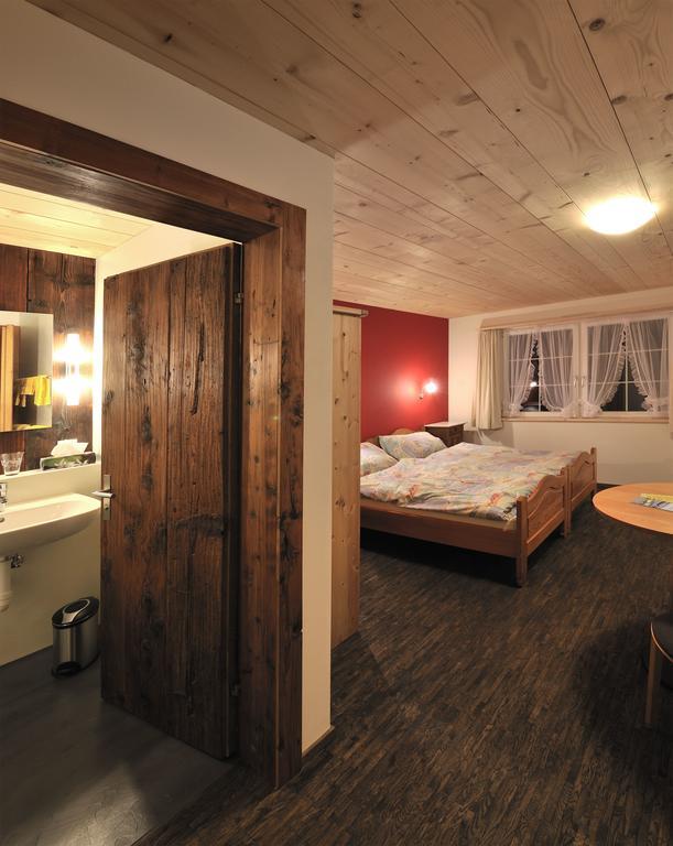 Gastehaus Zum Tulpenbaum Bed & Breakfast Turbenthal ภายนอก รูปภาพ